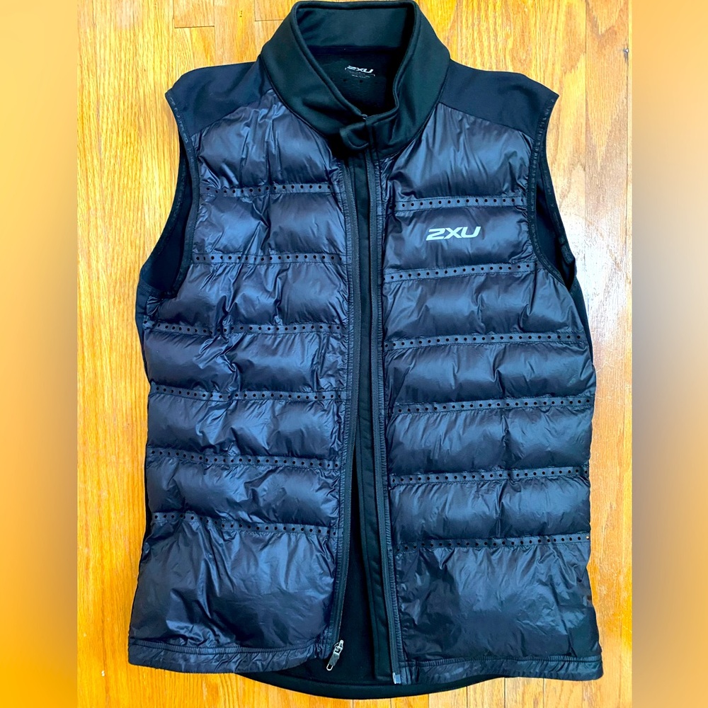 2XU zippered  Insulated Vest for jogging, gym